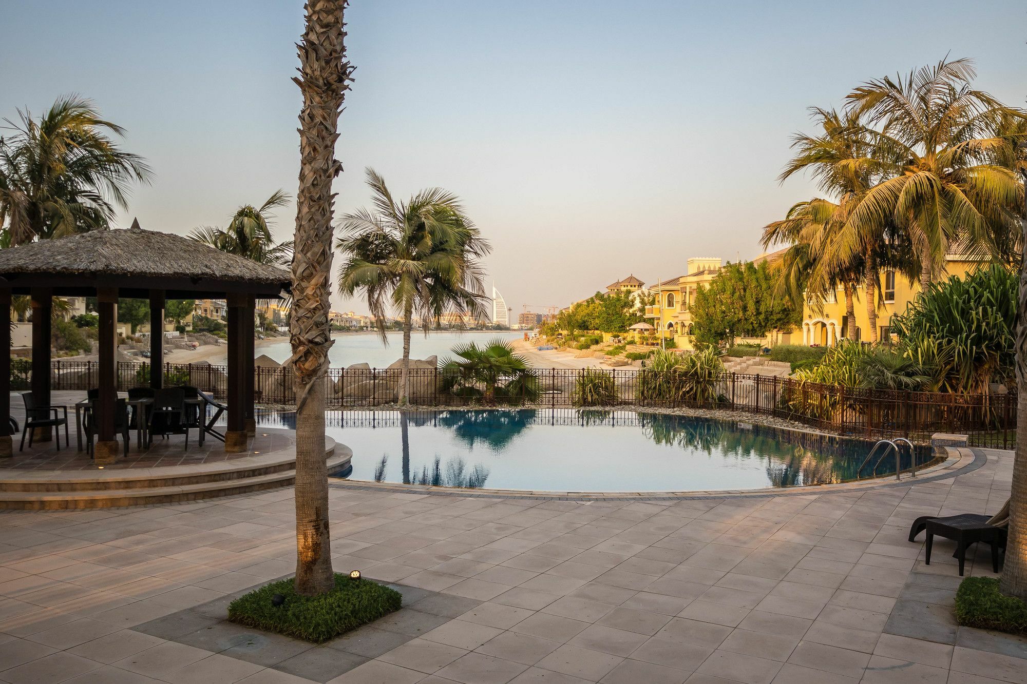 Yanjoon Holiday Homes - Palm Jumeirah Frond A Villas Dubai Dış mekan fotoğraf